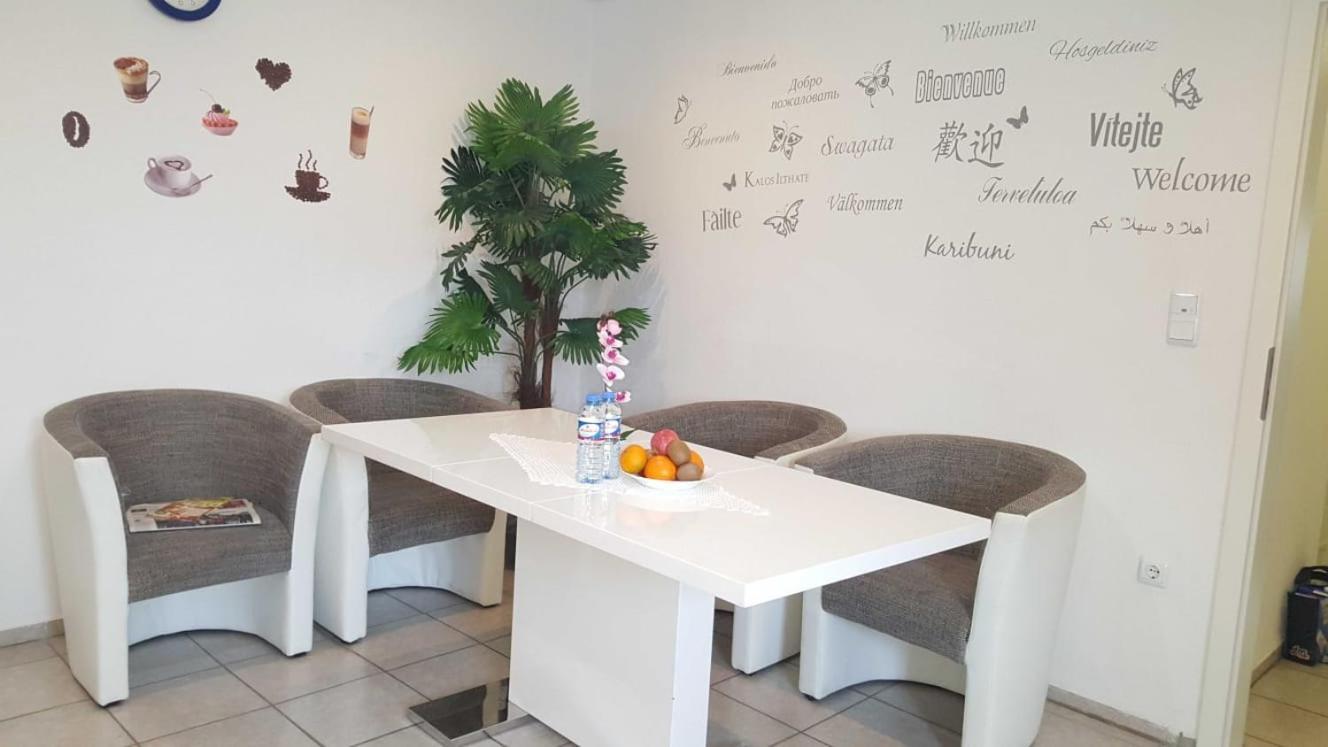 Apartament 3 *